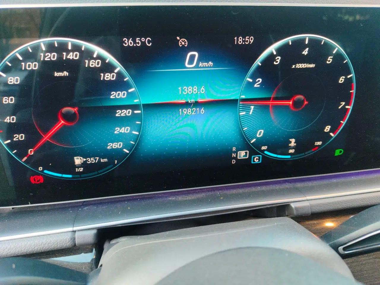 Mercedes-Benz GLE 2020 GLE 350 4MATIC Fashion Model — миниатюра 12