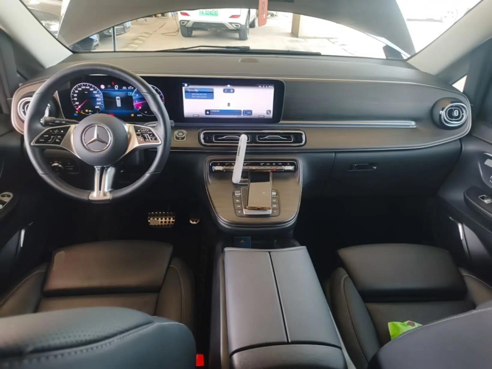 Mercedes-Benz V-Class 2024 V 300 L Long Wheelbase Luxury Edition — миниатюра 12