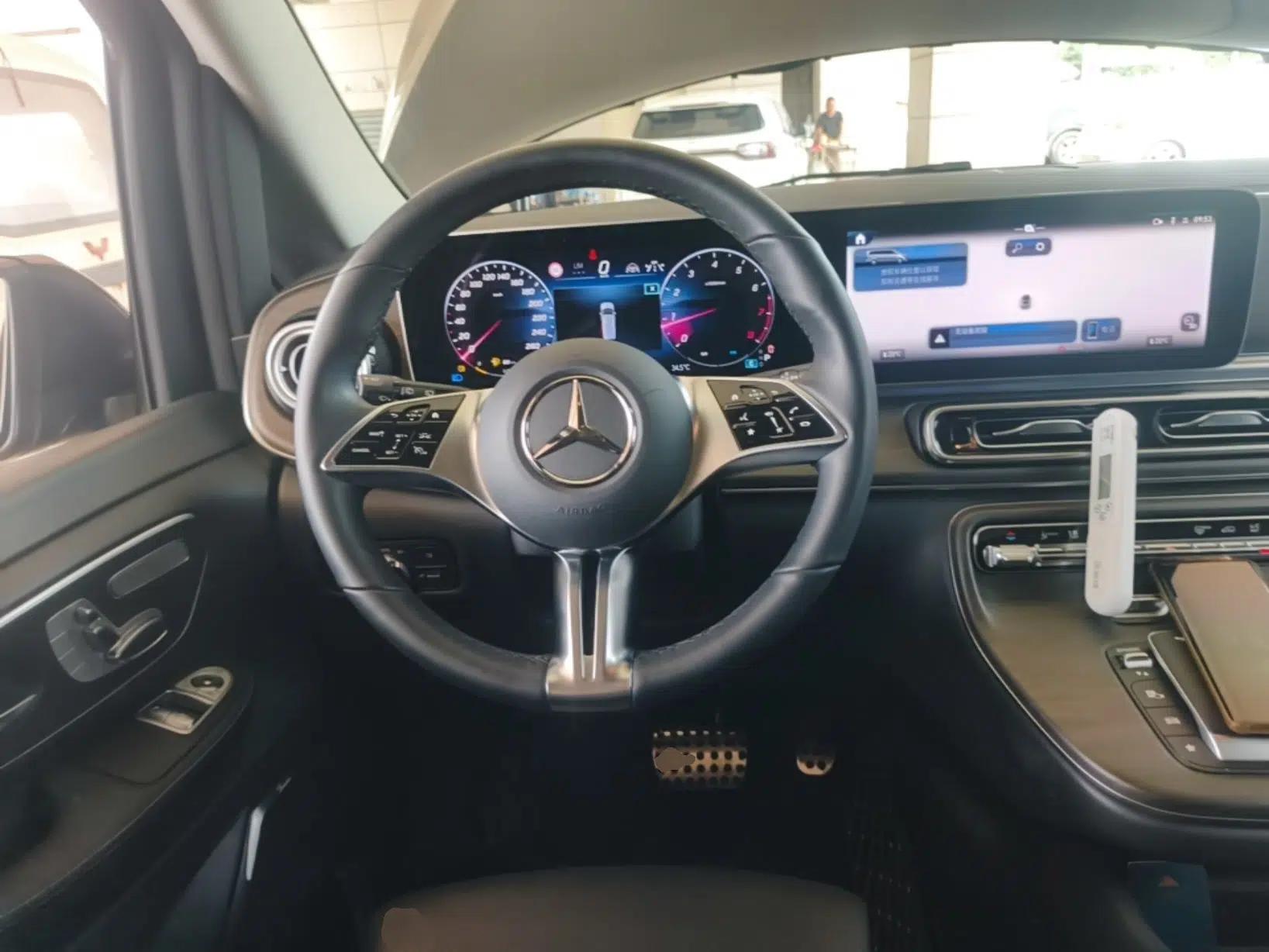 Mercedes-Benz V-Class 2024 V 300 L Long Wheelbase Luxury Edition — миниатюра 13