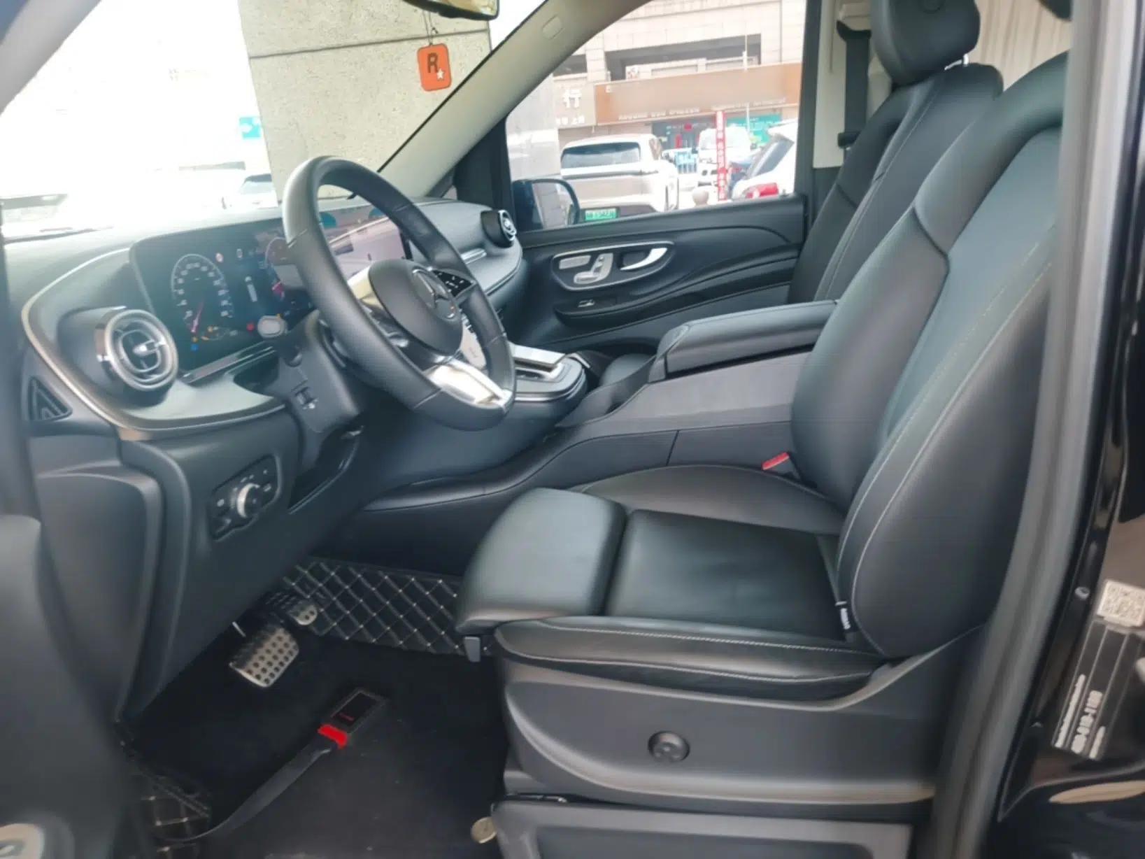 Mercedes-Benz V-Class 2024 V 300 L Long Wheelbase Luxury Edition — миниатюра 17