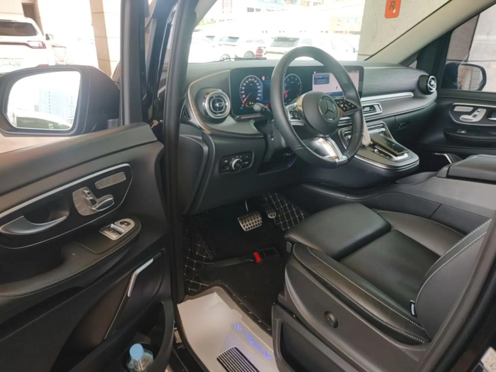 Mercedes-Benz V-Class 2024 V 300 L Long Wheelbase Luxury Edition — миниатюра 18
