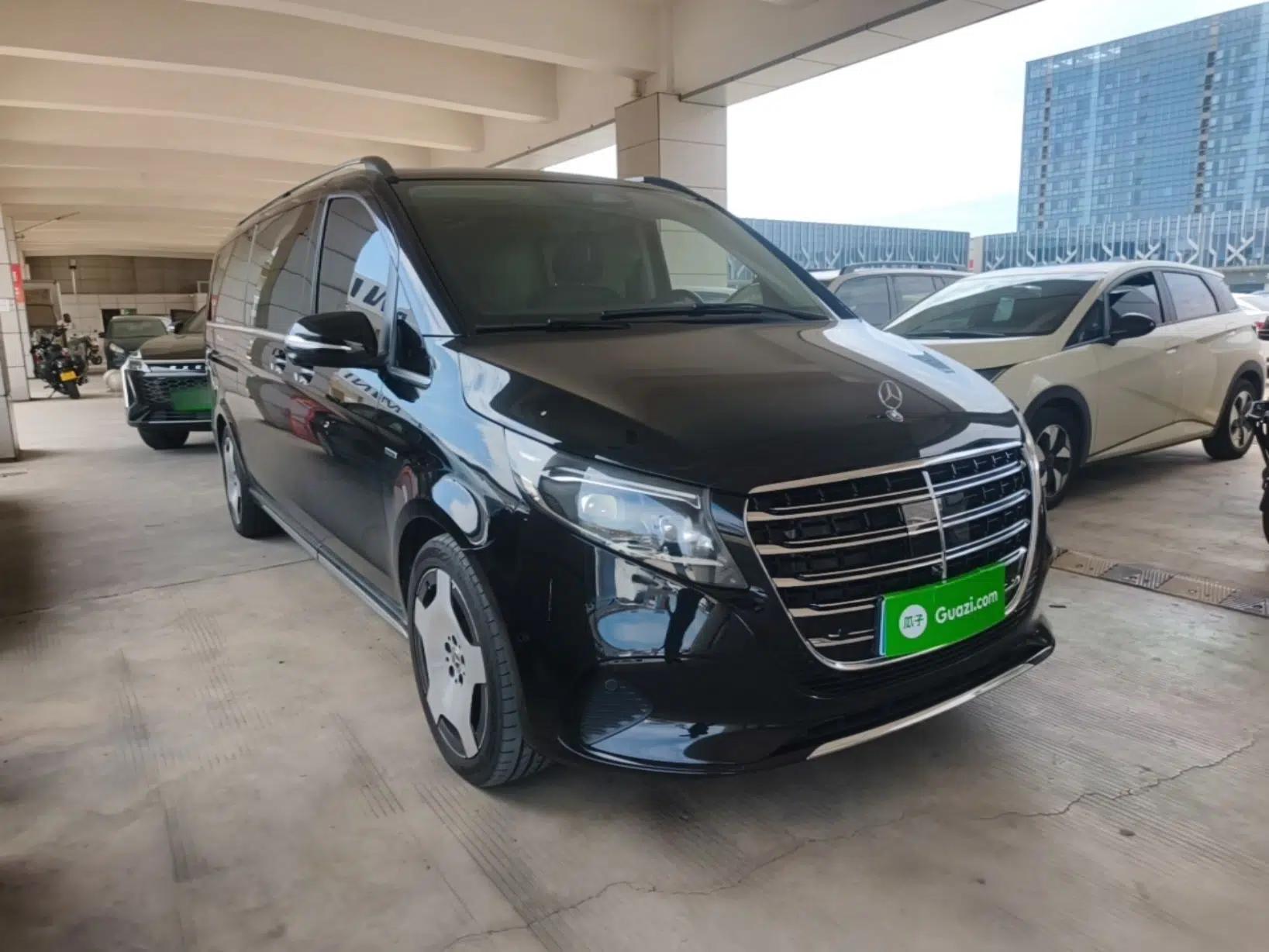 Mercedes-Benz V-Class 2024 V 300 L Long Wheelbase Luxury Edition — миниатюра 3