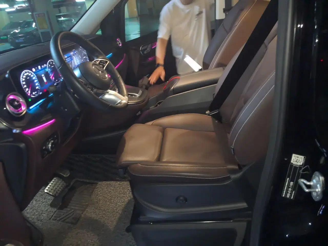 Mercedes-Benz V-Class 2024 V 300 L Long Wheelbase Luxury Edition — миниатюра 15