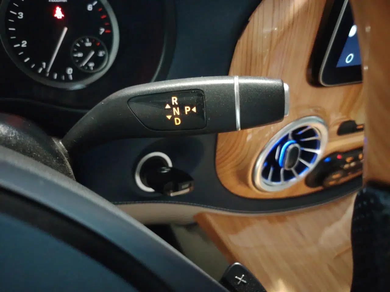 Mercedes-Benz V-Class Mercedes-Benz V-Class business-class conversion, 2021 model, 2.0T automatic, 7 seats. — миниатюра 14