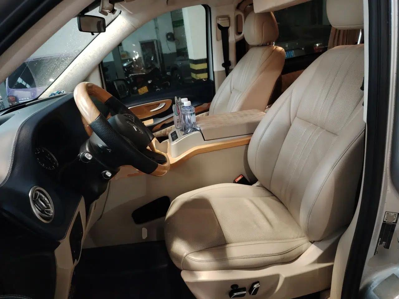 Mercedes-Benz V-Class Mercedes-Benz V-Class business-class conversion, 2021 model, 2.0T automatic, 7 seats. — миниатюра 15
