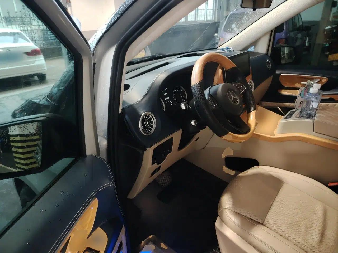 Mercedes-Benz V-Class Mercedes-Benz V-Class business-class conversion, 2021 model, 2.0T automatic, 7 seats. — миниатюра 16