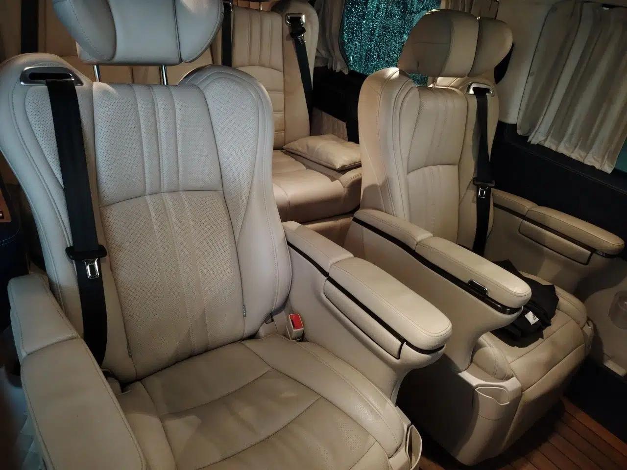Mercedes-Benz V-Class Mercedes-Benz V-Class business-class conversion, 2021 model, 2.0T automatic, 7 seats. — миниатюра 17