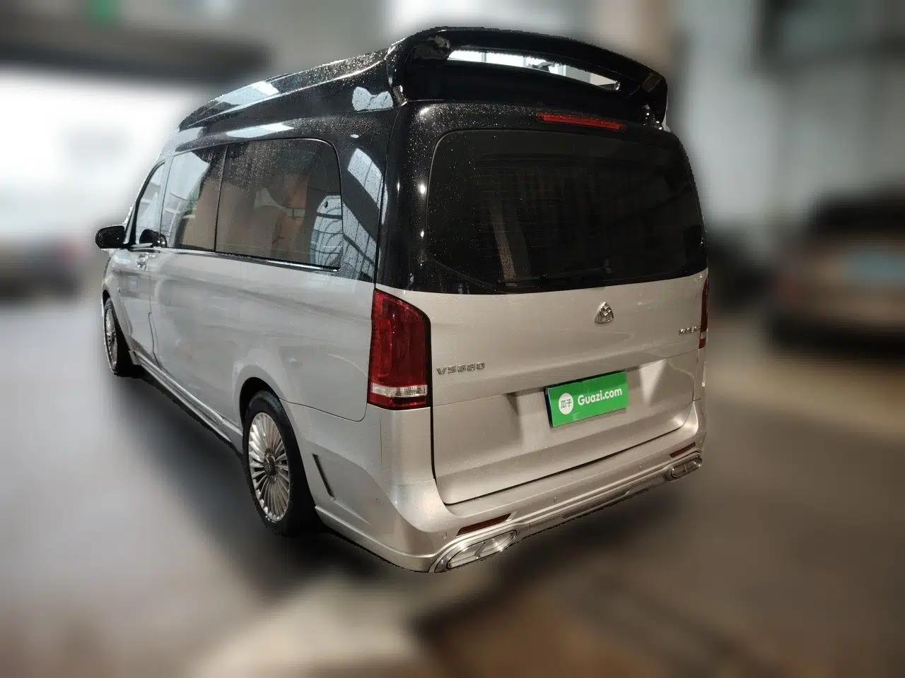 Mercedes-Benz V-Class Mercedes-Benz V-Class business-class conversion, 2021 model, 2.0T automatic, 7 seats. — миниатюра 4