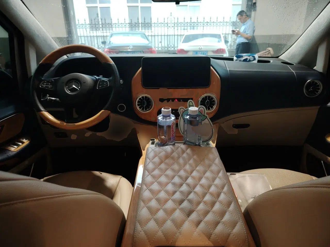 Mercedes-Benz V-Class Mercedes-Benz V-Class business-class conversion, 2021 model, 2.0T automatic, 7 seats. — миниатюра 9