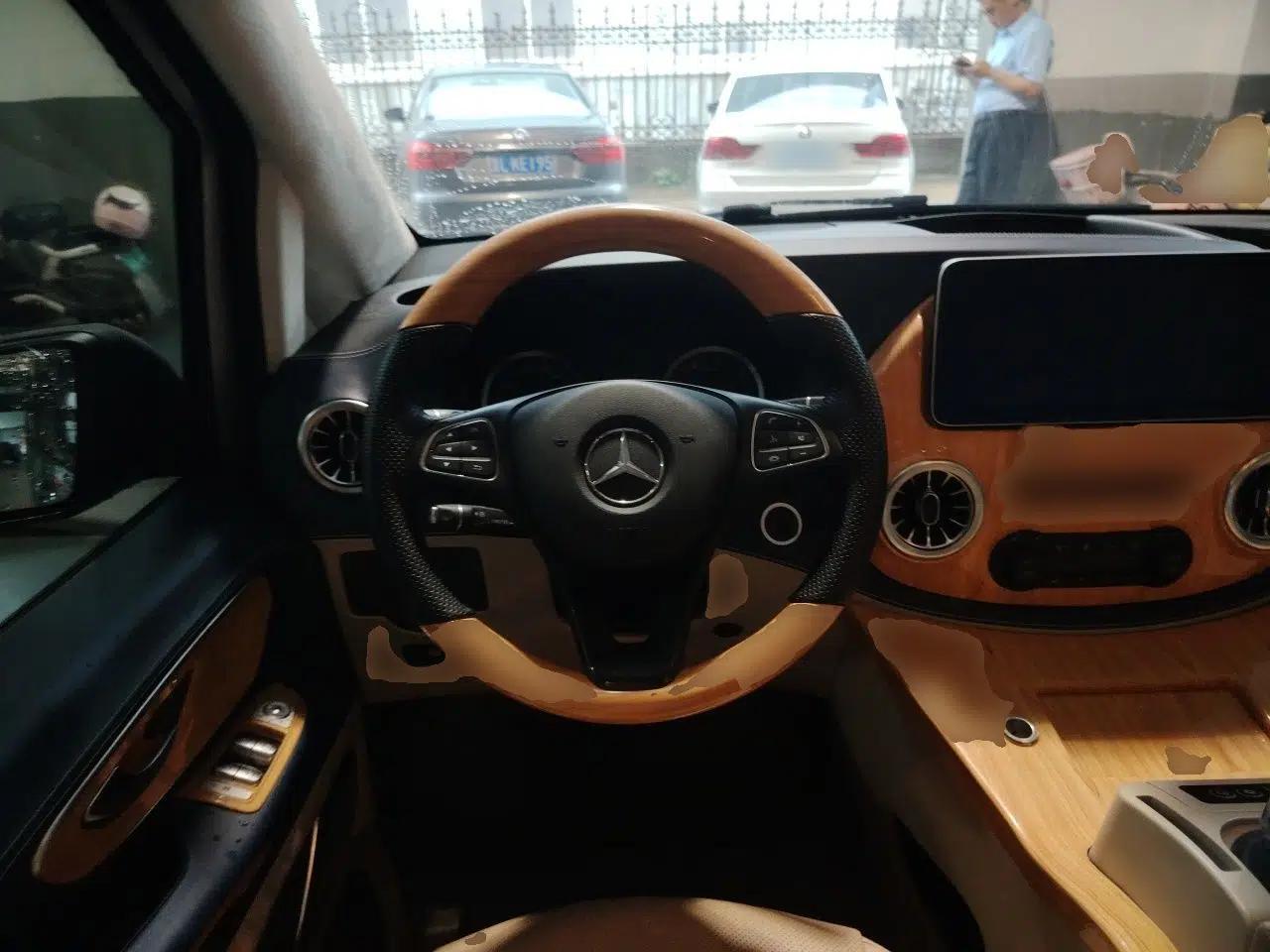 Mercedes-Benz V-Class Mercedes-Benz V-Class business-class conversion, 2021 model, 2.0T automatic, 7 seats. — миниатюра 10