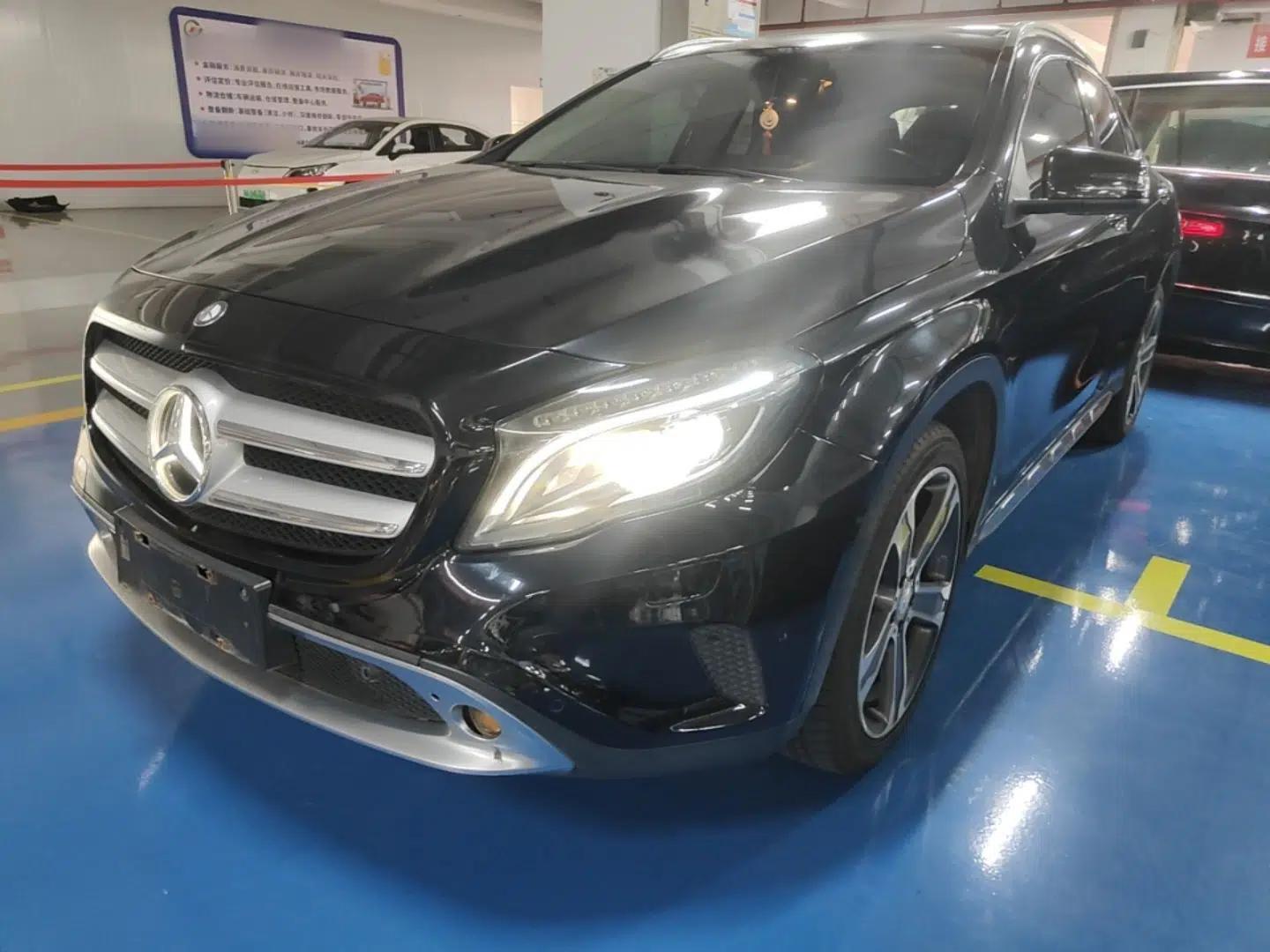 Mercedes-Benz GLA 2015 GLA 220 4MATIC Luxury Model — миниатюра 1