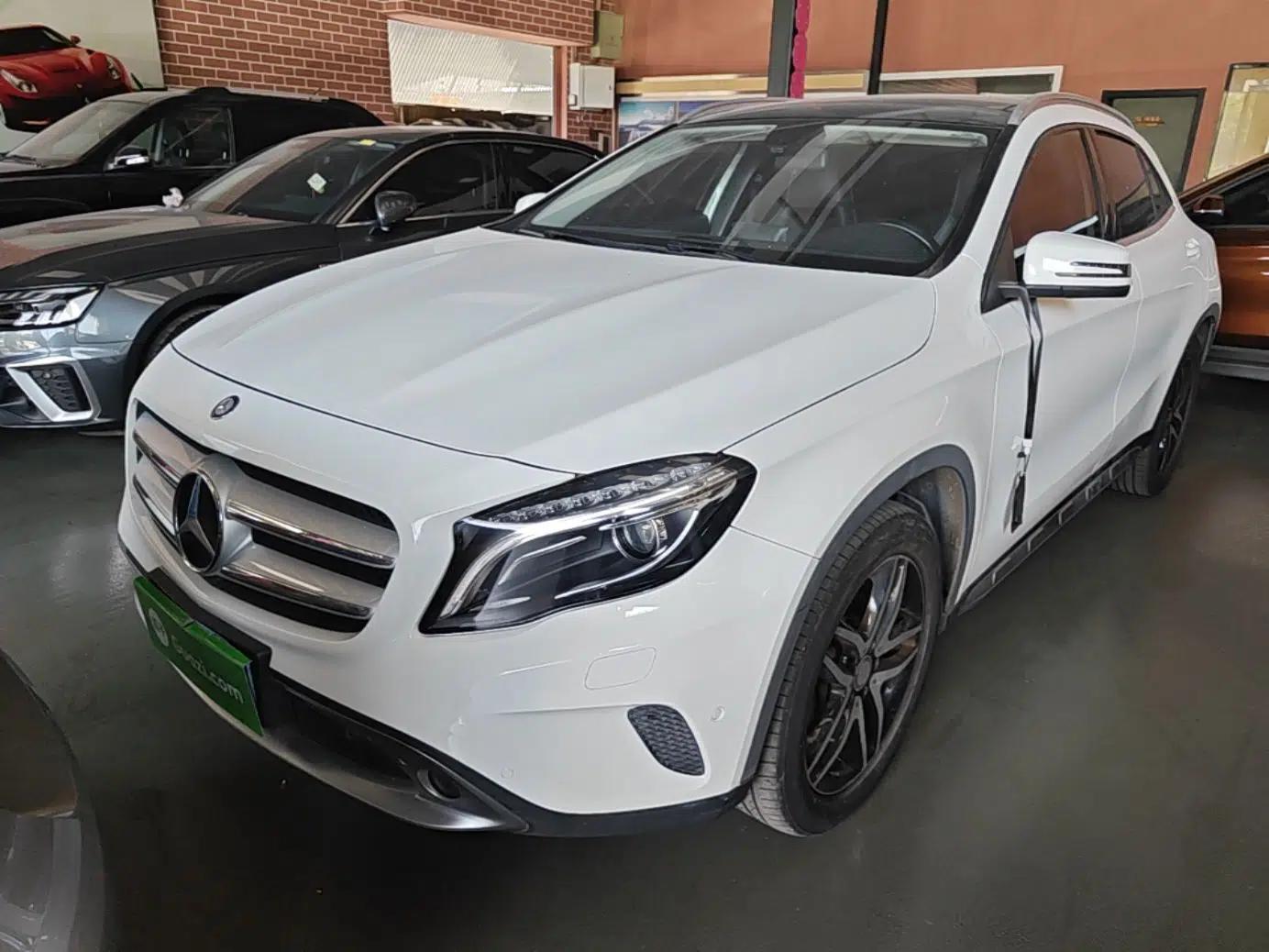 Mercedes-Benz GLA 2015 GLA 200 Fashion Model — миниатюра 1