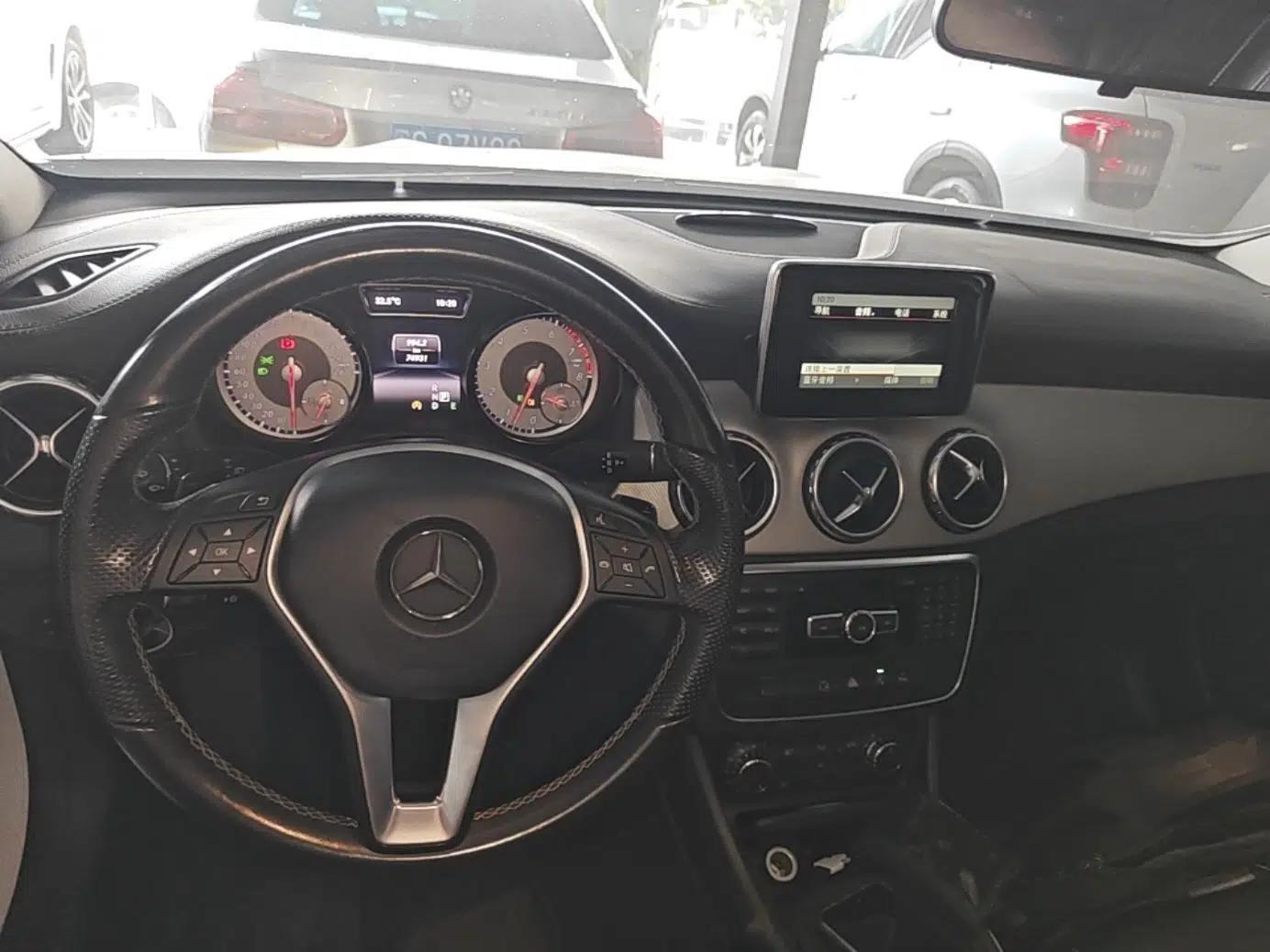 Mercedes-Benz GLA 2015 GLA 200 Fashion Model — миниатюра 12