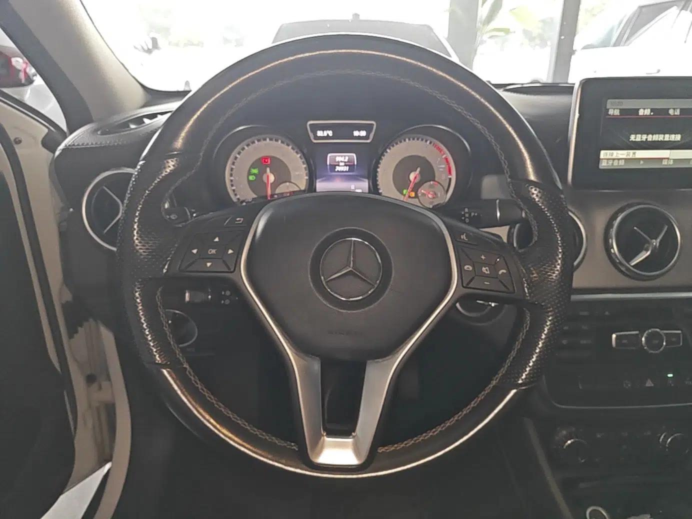 Mercedes-Benz GLA 2015 GLA 200 Fashion Model — миниатюра 13