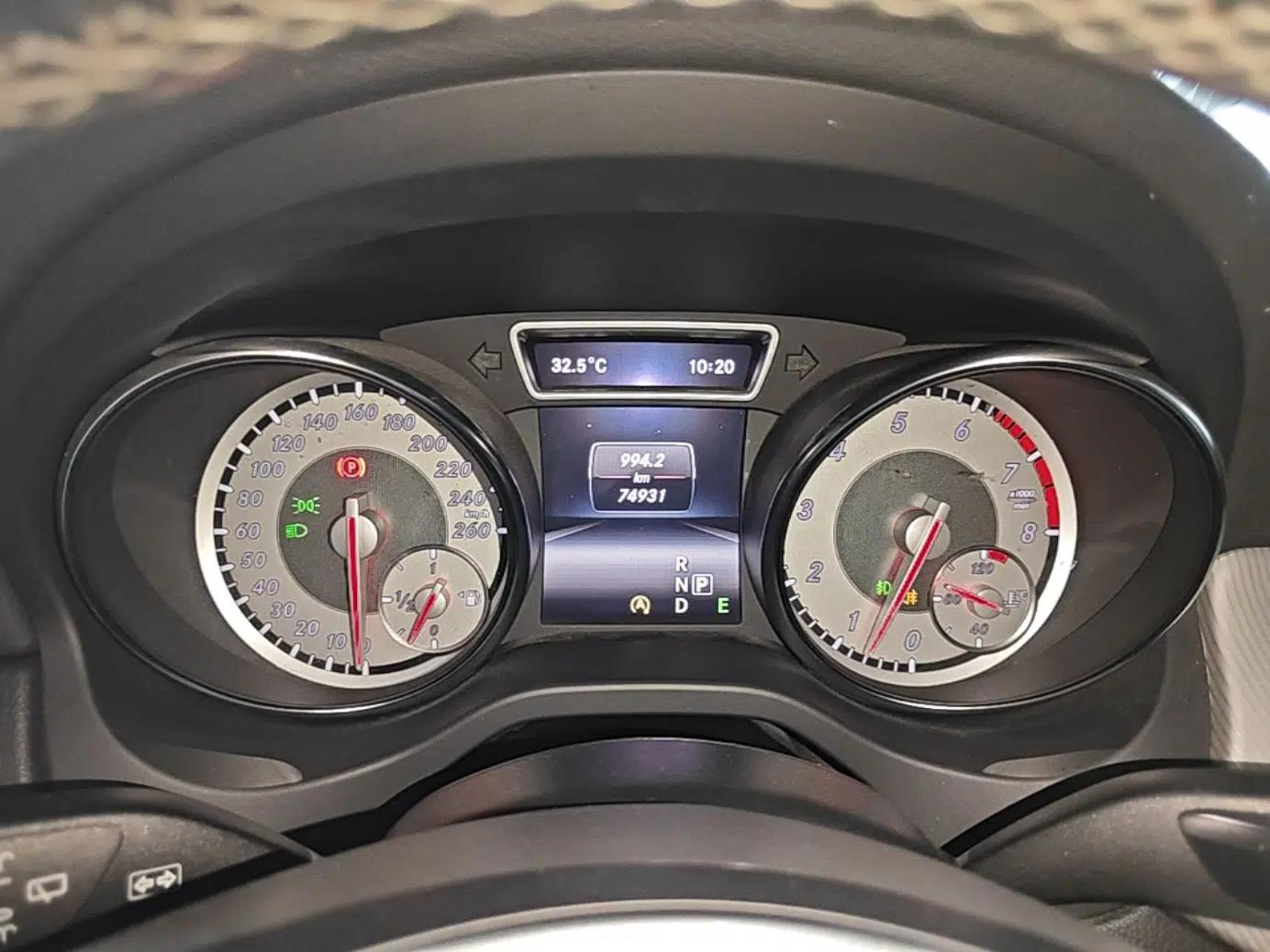 Mercedes-Benz GLA 2015 GLA 200 Fashion Model — миниатюра 14