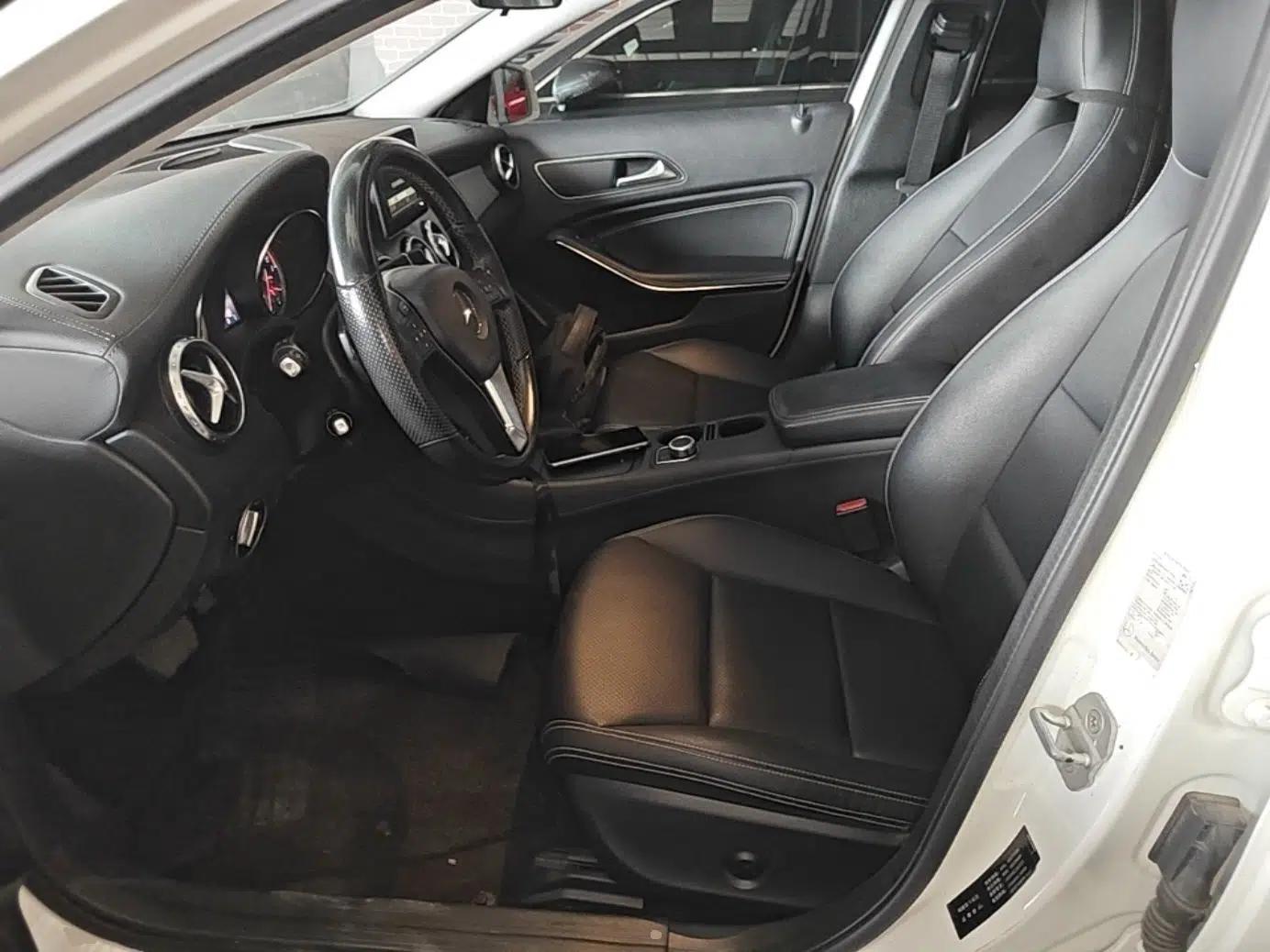 Mercedes-Benz GLA 2015 GLA 200 Fashion Model — миниатюра 17