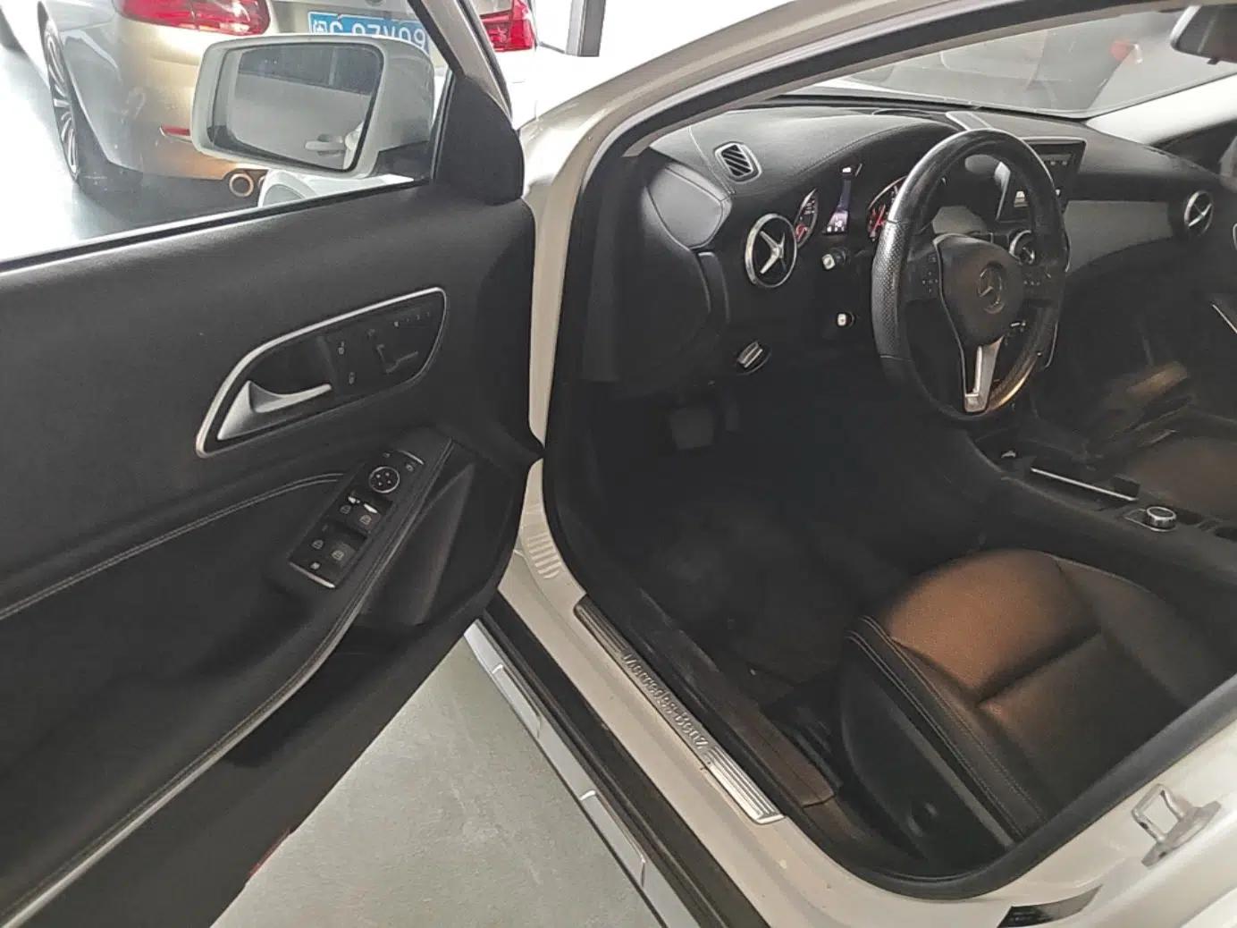 Mercedes-Benz GLA 2015 GLA 200 Fashion Model — миниатюра 18