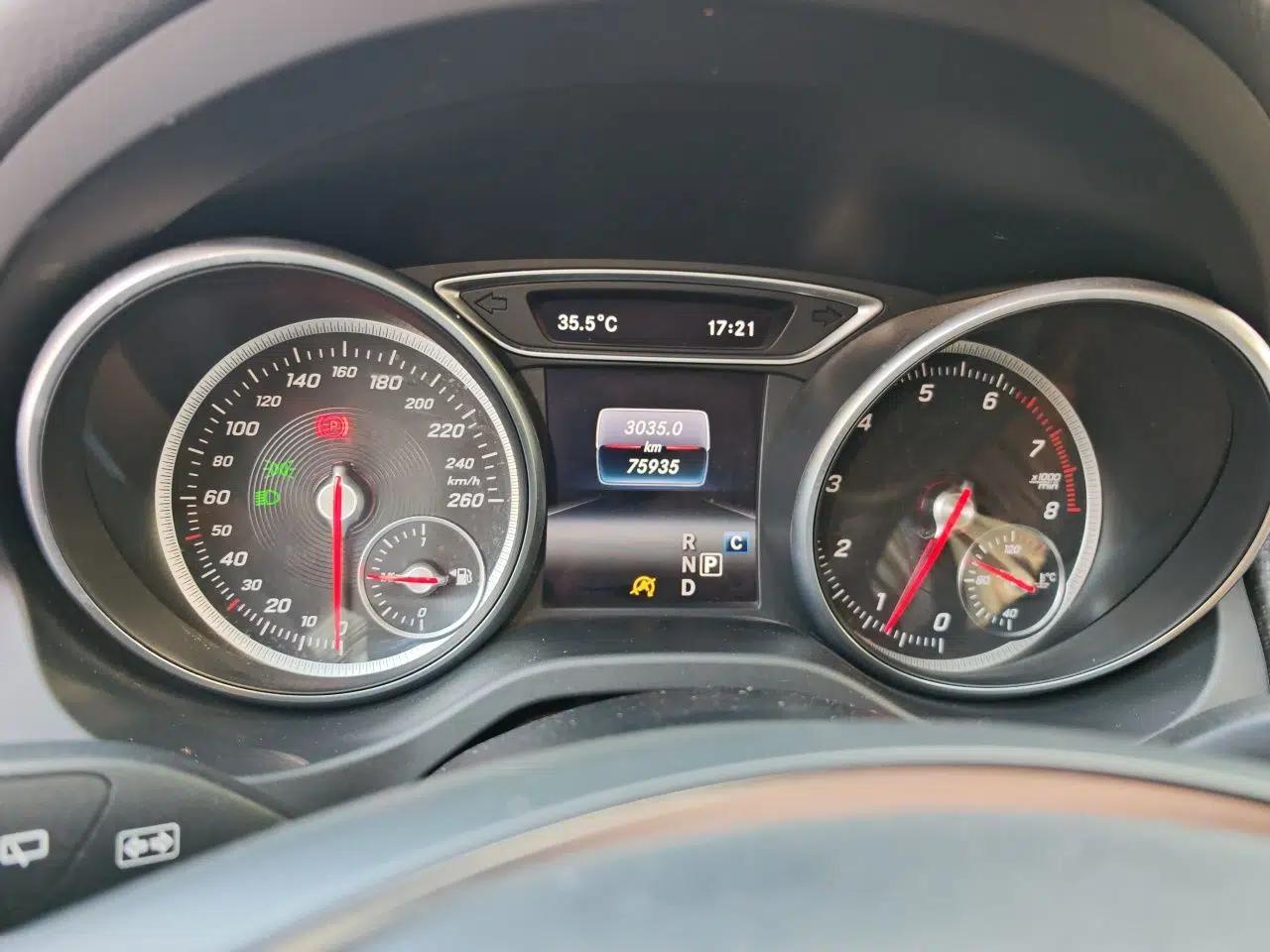 Mercedes-Benz GLA 2017 GLA 200 Fashion Model — миниатюра 11