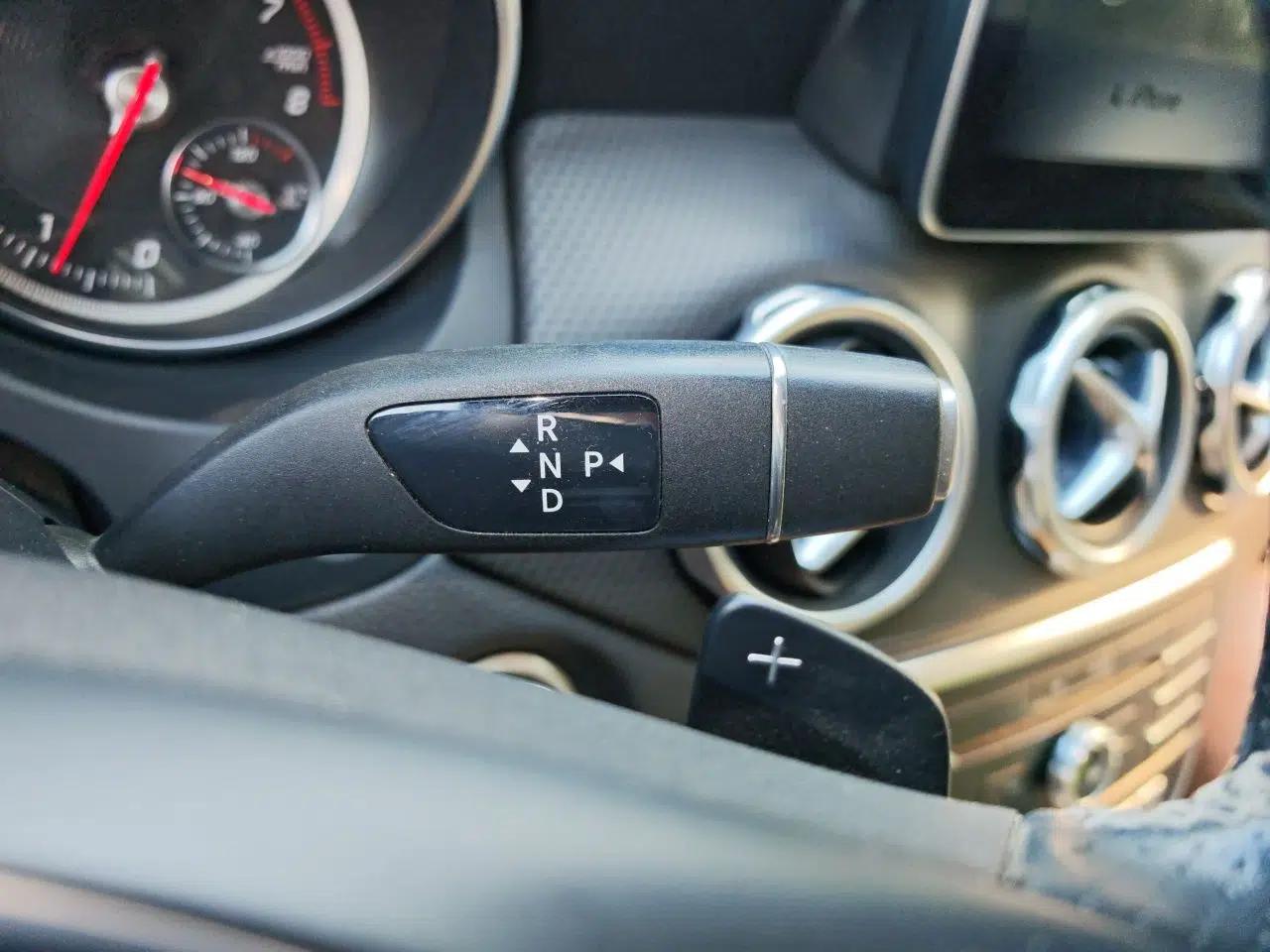 Mercedes-Benz GLA 2017 GLA 200 Fashion Model — миниатюра 14