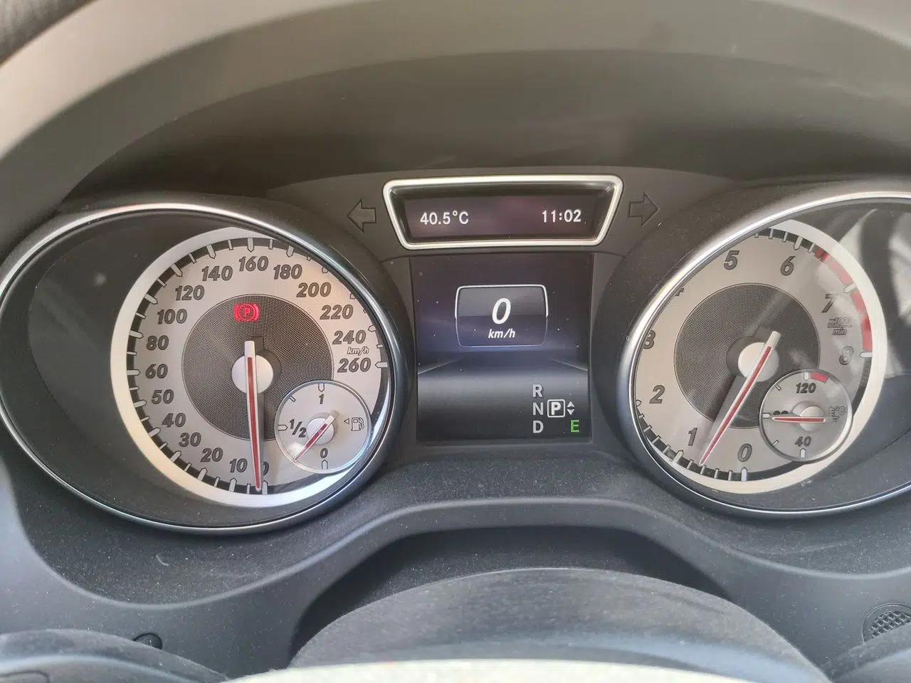 Mercedes-Benz GLA 2015 GLA 220 4MATIC Fashion Model — миниатюра 12