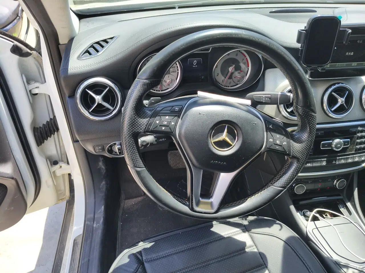 Mercedes-Benz GLA 2015 GLA 220 4MATIC Fashion Model — миниатюра 10
