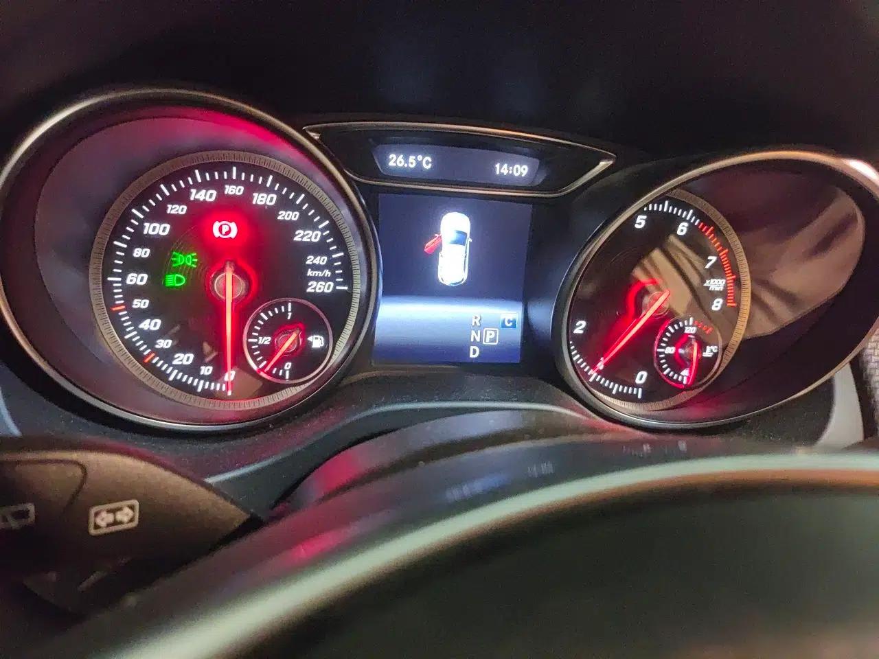 Mercedes-Benz GLA 2019 GLA 200 Fashion Model — миниатюра 11