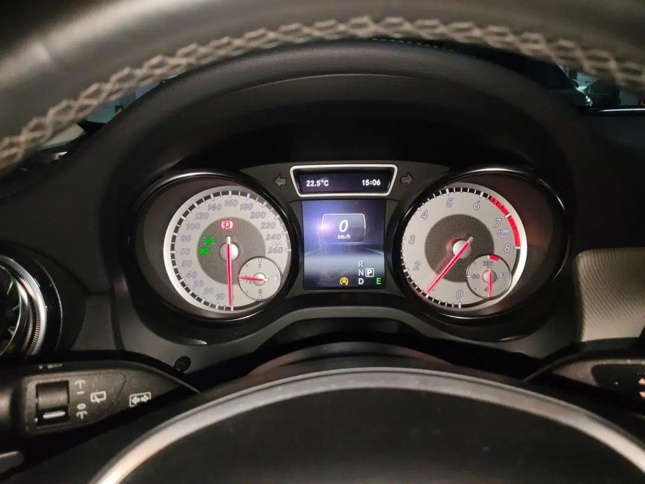 Mercedes-Benz GLA 2015 GLA 220 4MATIC Fashion Model — миниатюра 11