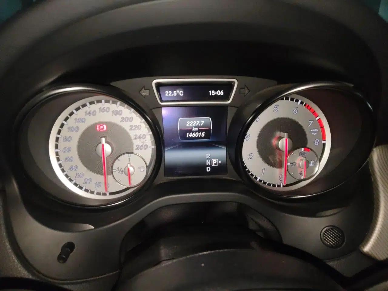 Mercedes-Benz GLA 2015 GLA 220 4MATIC Fashion Model — миниатюра 12