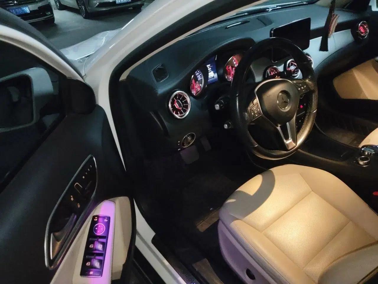 Mercedes-Benz GLA 2015 GLA 220 4MATIC Fashion Model — миниатюра 16