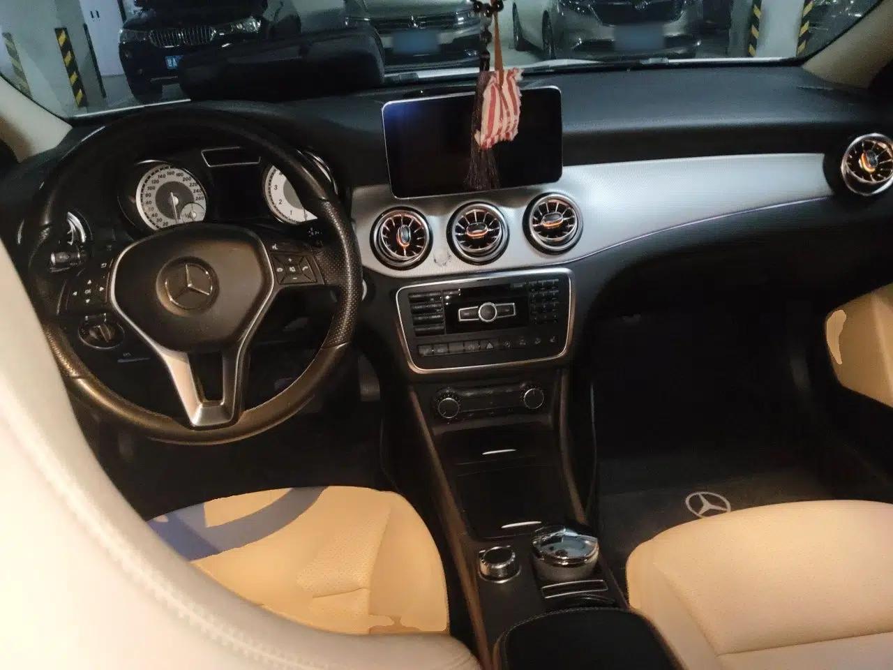Mercedes-Benz GLA 2015 GLA 220 4MATIC Fashion Model — миниатюра 9
