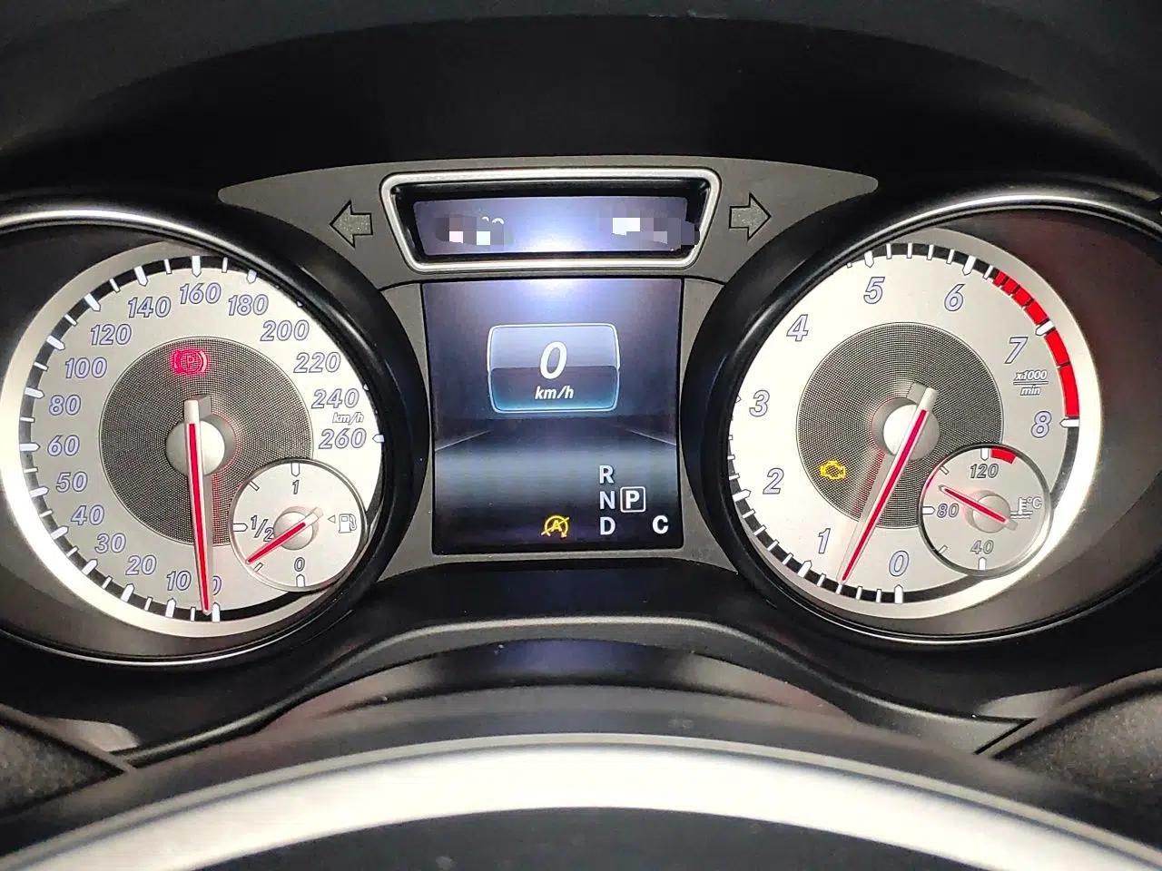 Mercedes-Benz GLA 2016 GLA 200 Fashion Model — миниатюра 11