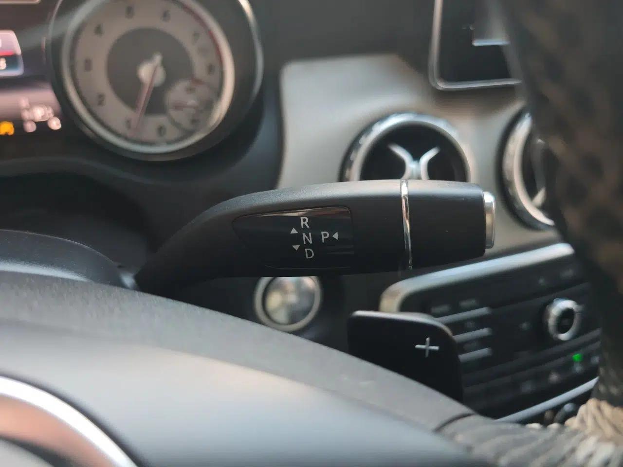 Mercedes-Benz GLA 2016 GLA 200 Fashion Model — миниатюра 14