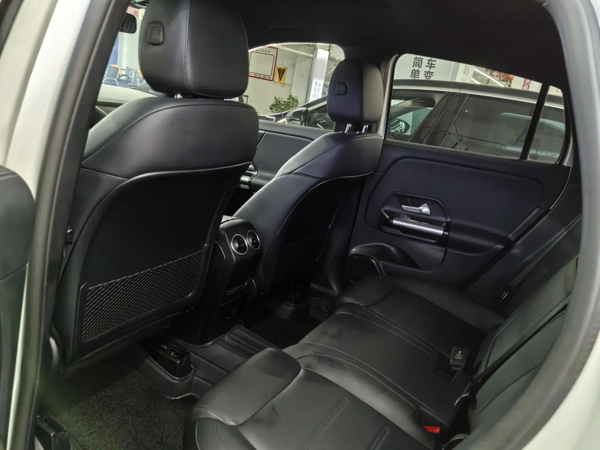 Mercedes-Benz GLA 2022 Facelifted GLA 200 — миниатюра 36