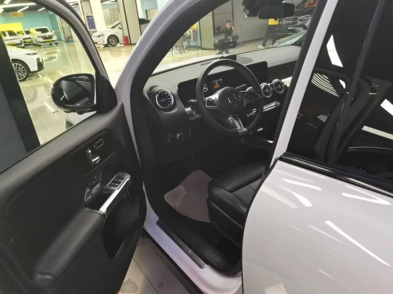 Mercedes-Benz GLB 2024 GLB 220 4MATIC — миниатюра 17