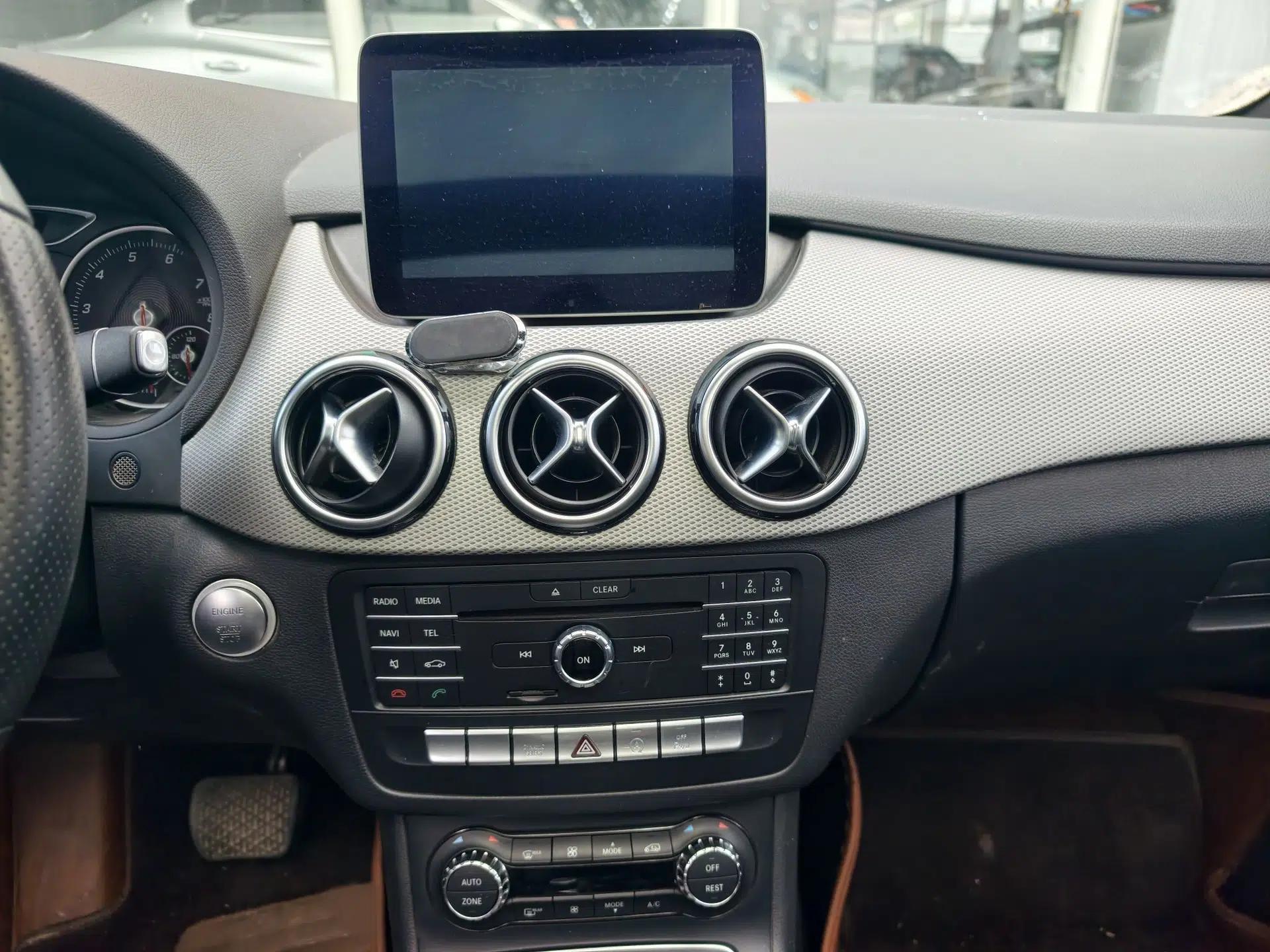 Mercedes-Benz B-Class 2017 B 200 Fashion Model — миниатюра 12