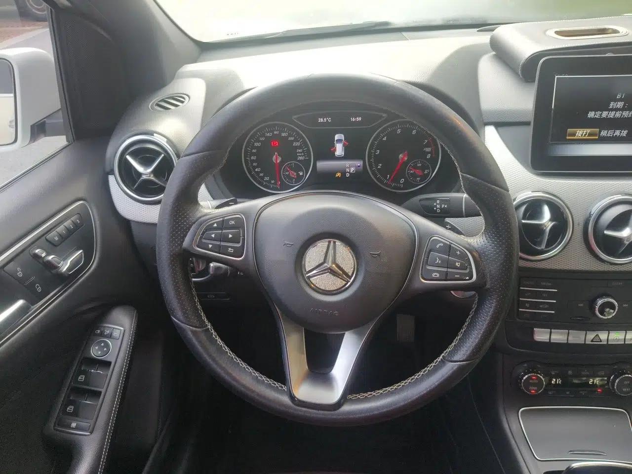 Mercedes-Benz B-Class 2019 B 200 Fashion Model — миниатюра 10