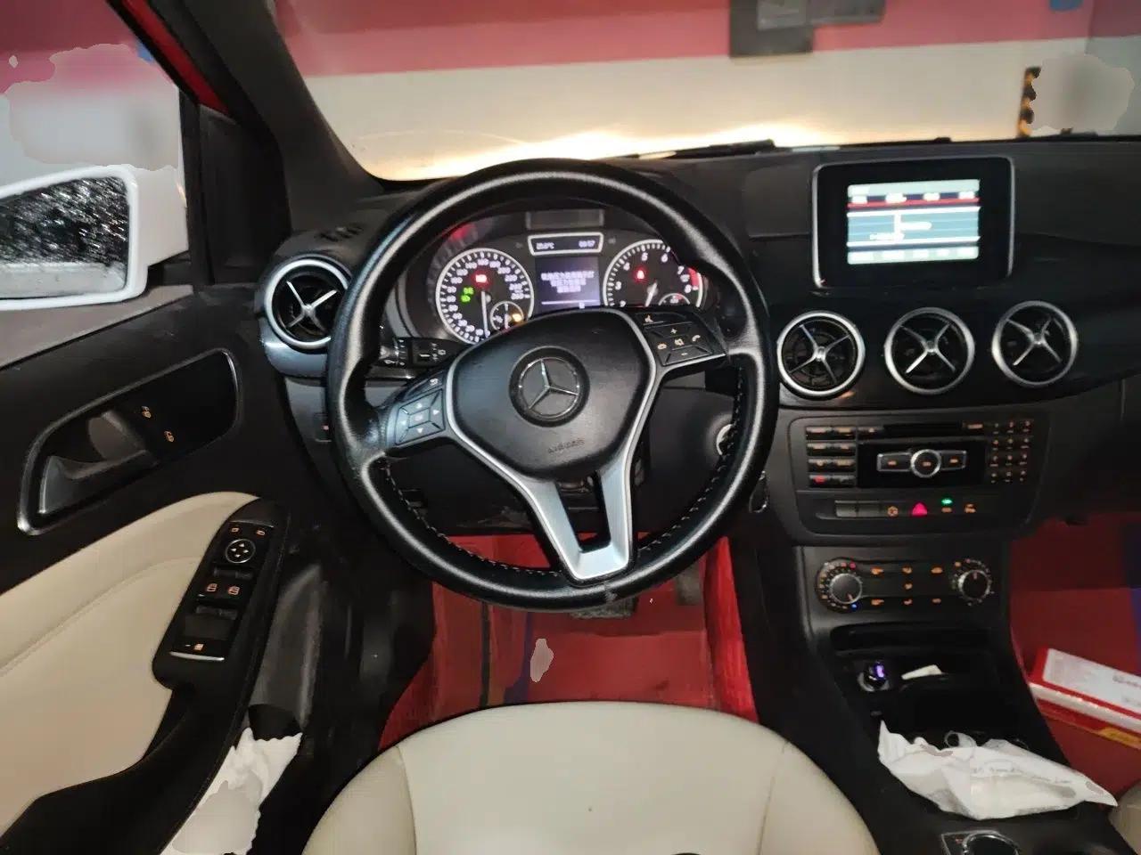 Mercedes-Benz B-Class 2012 B 180 — миниатюра 10
