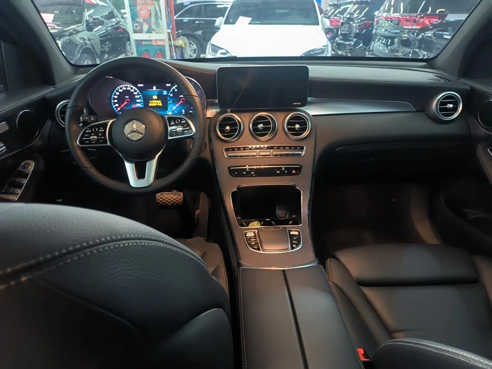 Mercedes-Benz GLC Coupe 2020 GLC 300 4MATIC Coupe SUV — миниатюра 12