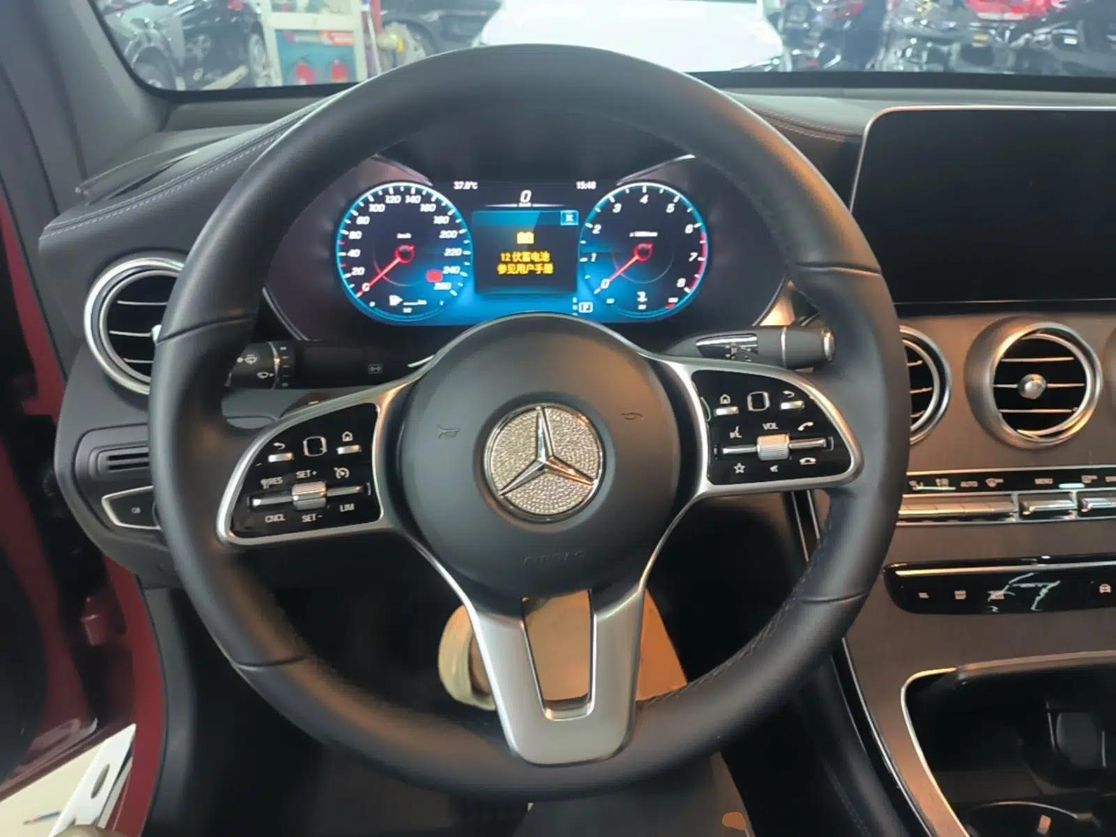 Mercedes-Benz GLC Coupe 2020 GLC 300 4MATIC Coupe SUV — миниатюра 13
