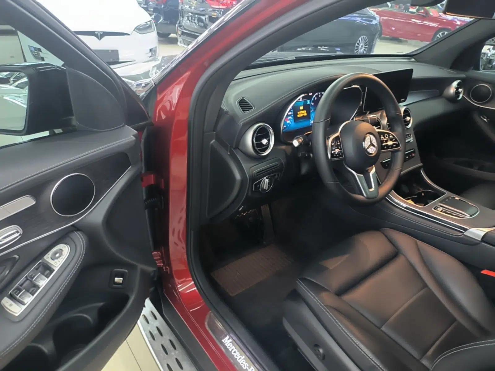 Mercedes-Benz GLC Coupe 2020 GLC 300 4MATIC Coupe SUV — миниатюра 18