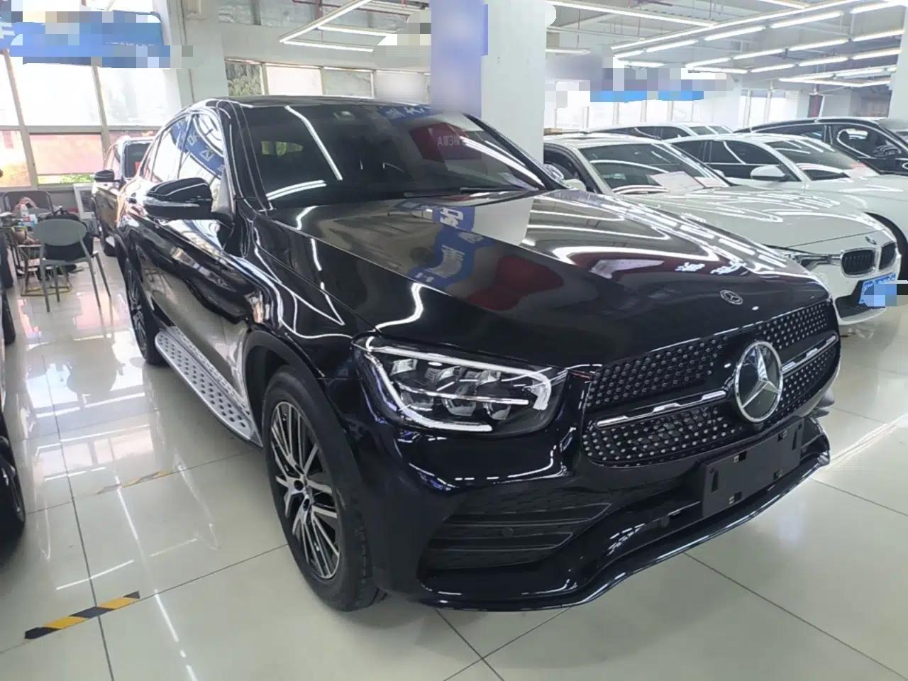Mercedes-Benz GLC Coupe 2020 GLC 300 4MATIC Coupe SUV — миниатюра 3