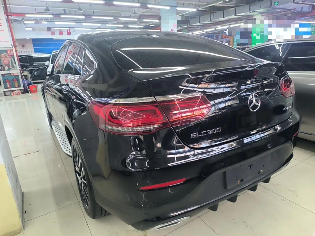 Mercedes-Benz GLC Coupe 2020 GLC 300 4MATIC Coupe SUV — миниатюра 4