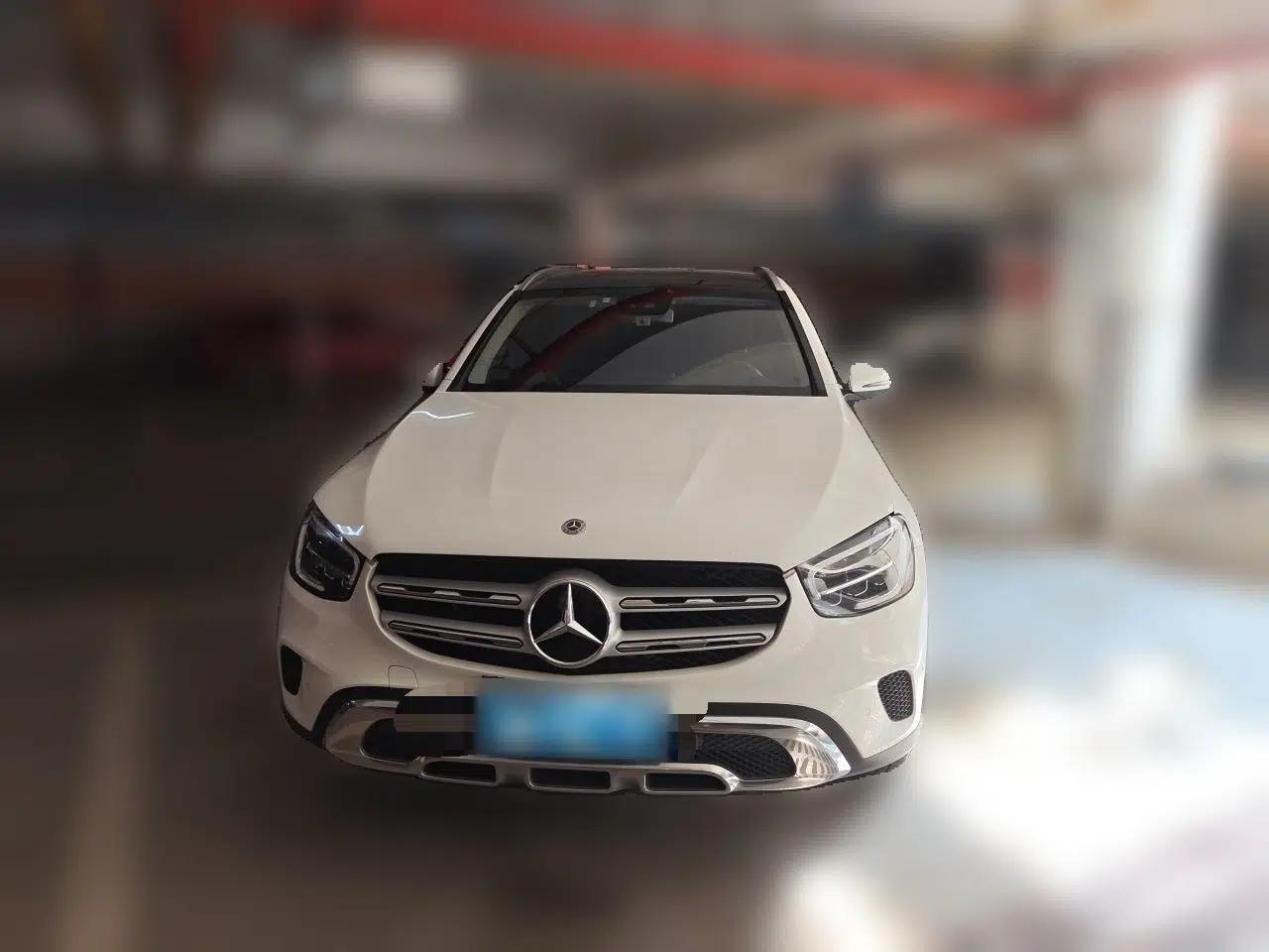 Mercedes-Benz GLC Coupe 2020 GLC 300 4MATIC Coupe SUV — миниатюра 2