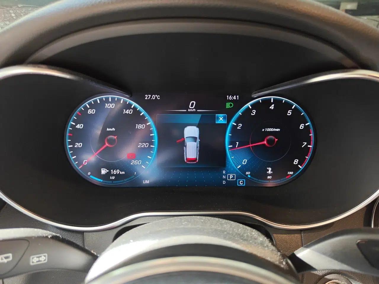 Mercedes-Benz GLC Coupe 2020 GLC 300 4MATIC Coupe SUV — миниатюра 11