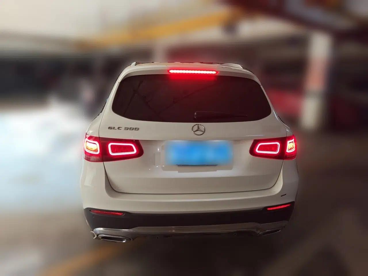 Mercedes-Benz GLC Coupe 2020 GLC 300 4MATIC Coupe SUV — миниатюра 5