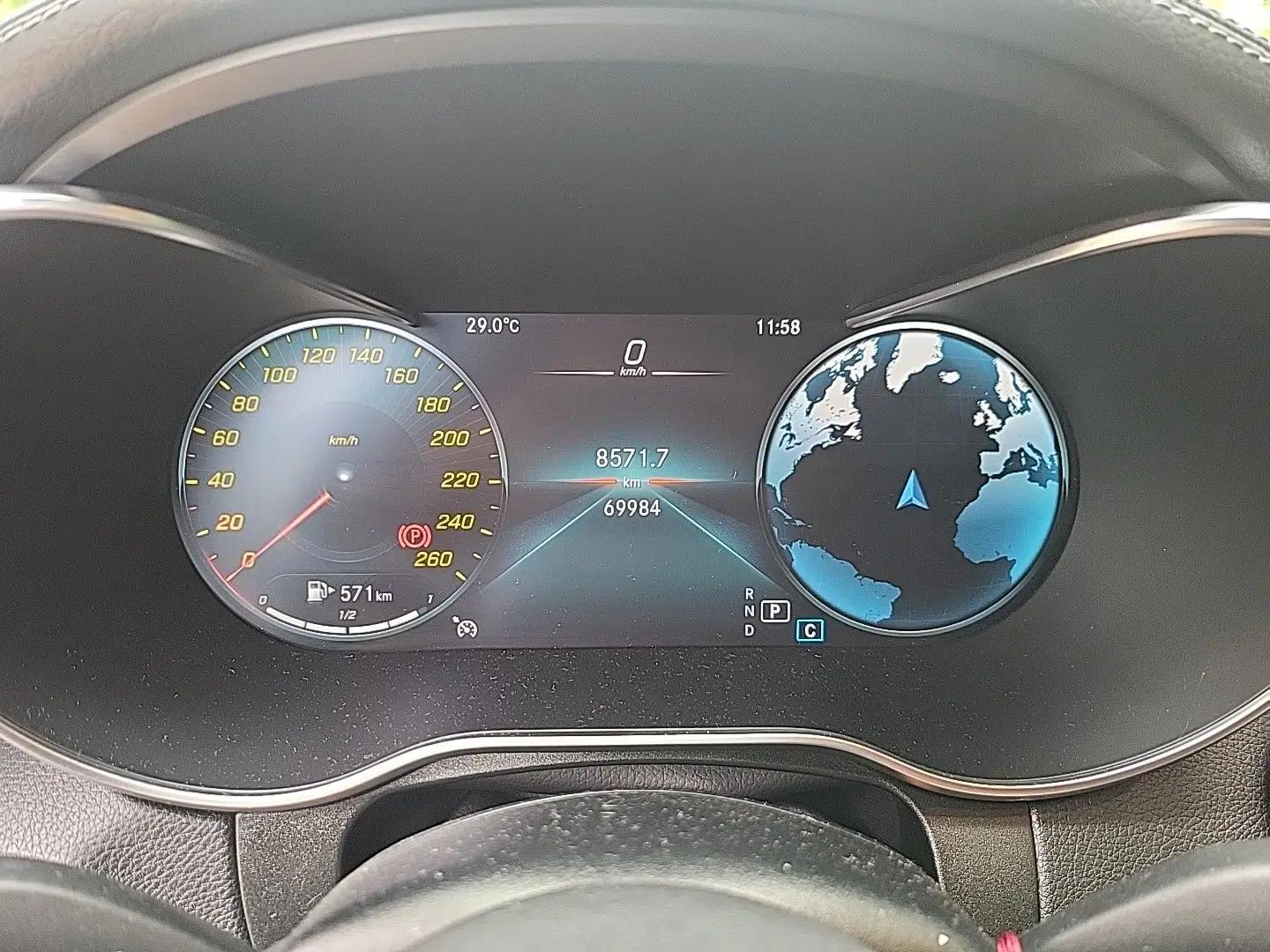 Mercedes-Benz GLC Coupe 2021 GLC 260 4MATIC Coupe SUV — миниатюра 11