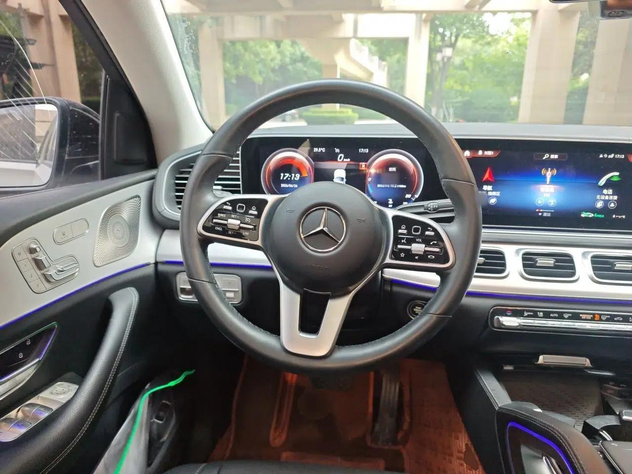Mercedes-Benz GLE Coupe 2020 GLE 350 4MATIC Coupe SUV Luxury Model — миниатюра 10