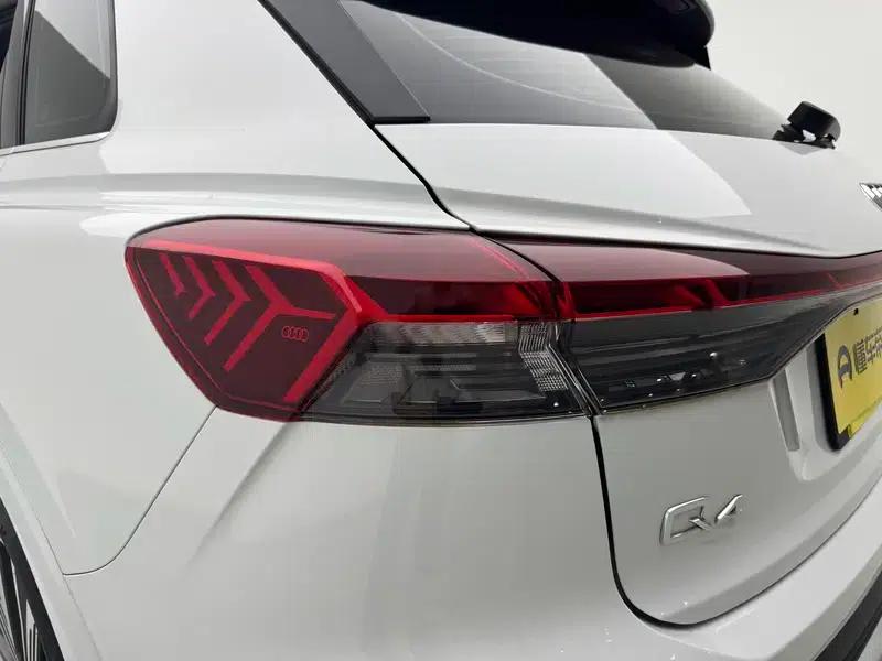 Audi Q4 e-tron 2023 Model 40 e-tron Adventure Edition — миниатюра 13