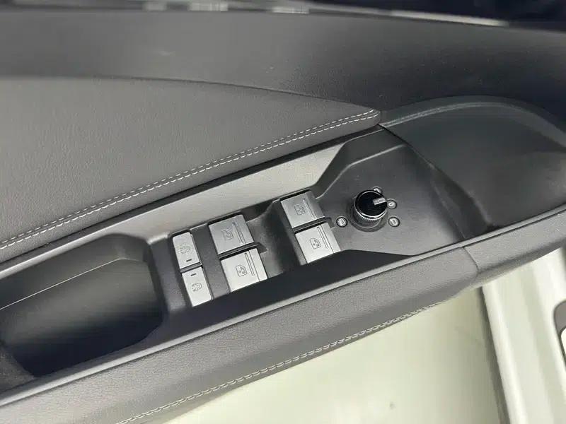 Audi Q4 e-tron 2023 Model 40 e-tron Adventure Edition — миниатюра 26