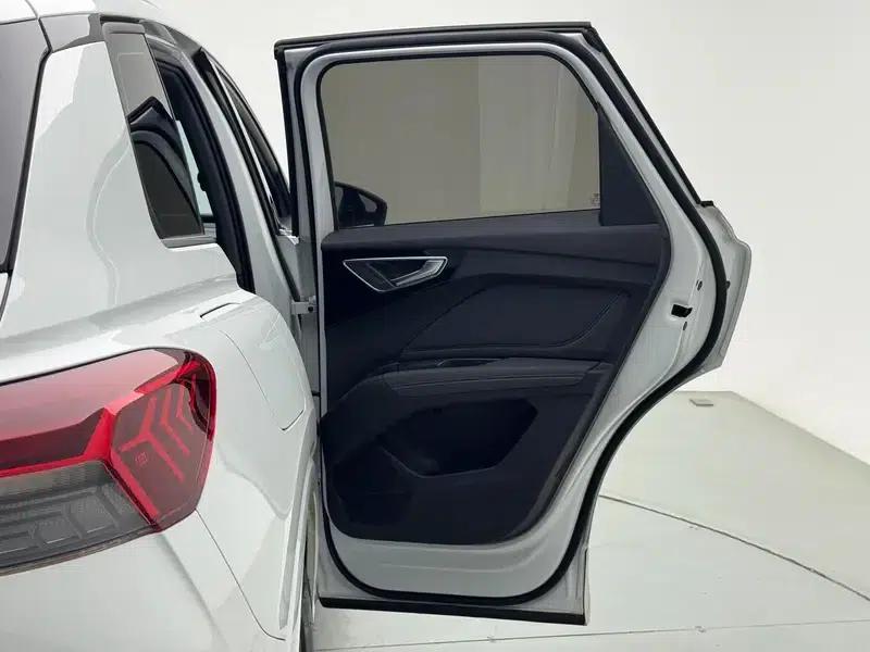Audi Q4 e-tron 2023 Model 40 e-tron Adventure Edition — миниатюра 27